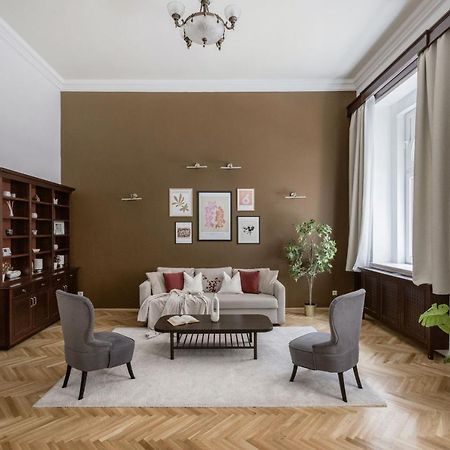 Luxe, Historic Home Near Downtown Landmarks 19Th Century Budapest Bagian luar foto