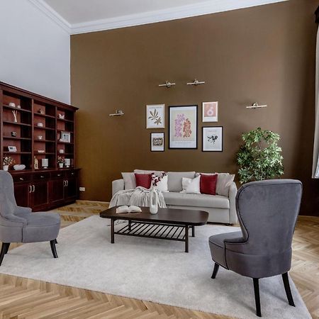 Luxe, Historic Home Near Downtown Landmarks 19Th Century Budapest Bagian luar foto