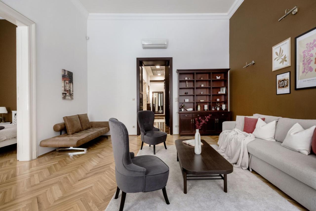Luxe, Historic Home Near Downtown Landmarks 19Th Century Budapest Bagian luar foto