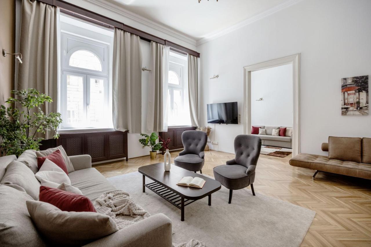 Luxe, Historic Home Near Downtown Landmarks 19Th Century Budapest Bagian luar foto