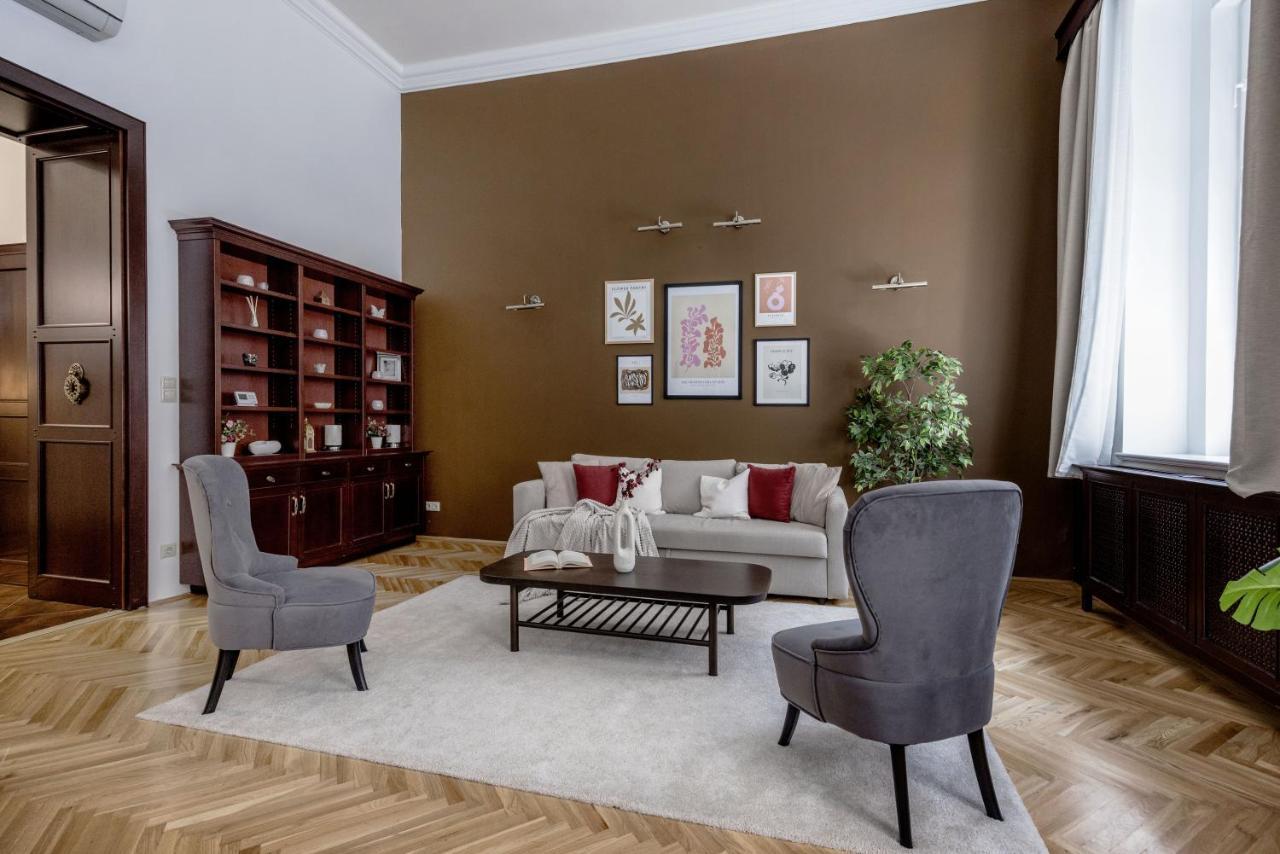 Luxe, Historic Home Near Downtown Landmarks 19Th Century Budapest Bagian luar foto