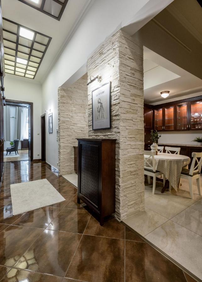 Luxe, Historic Home Near Downtown Landmarks 19Th Century Budapest Bagian luar foto