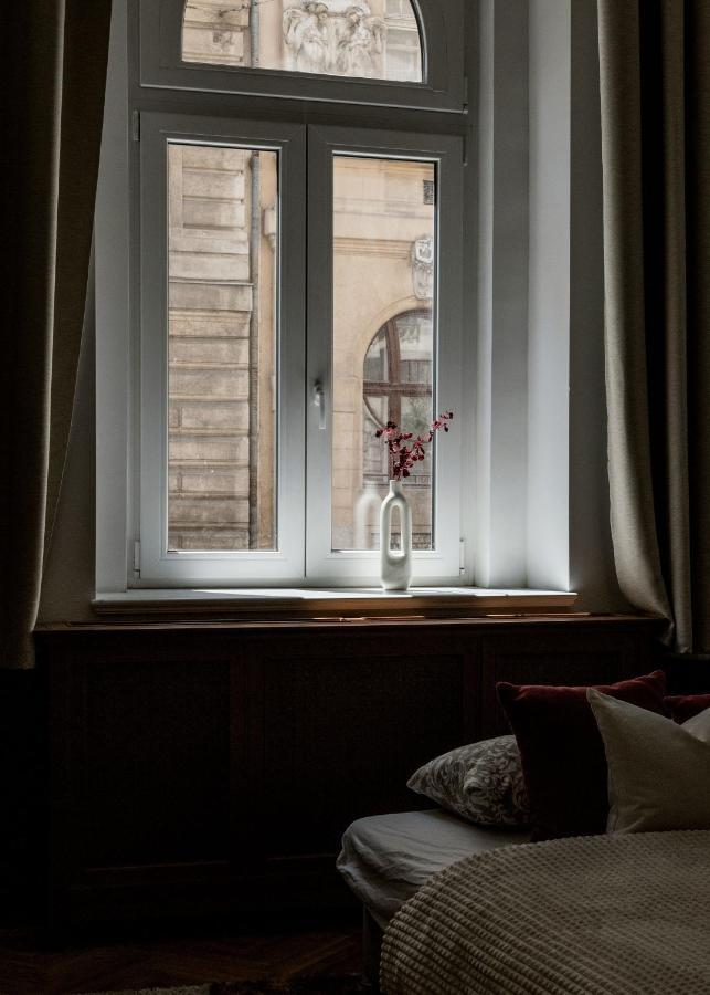 Luxe, Historic Home Near Downtown Landmarks 19Th Century Budapest Bagian luar foto
