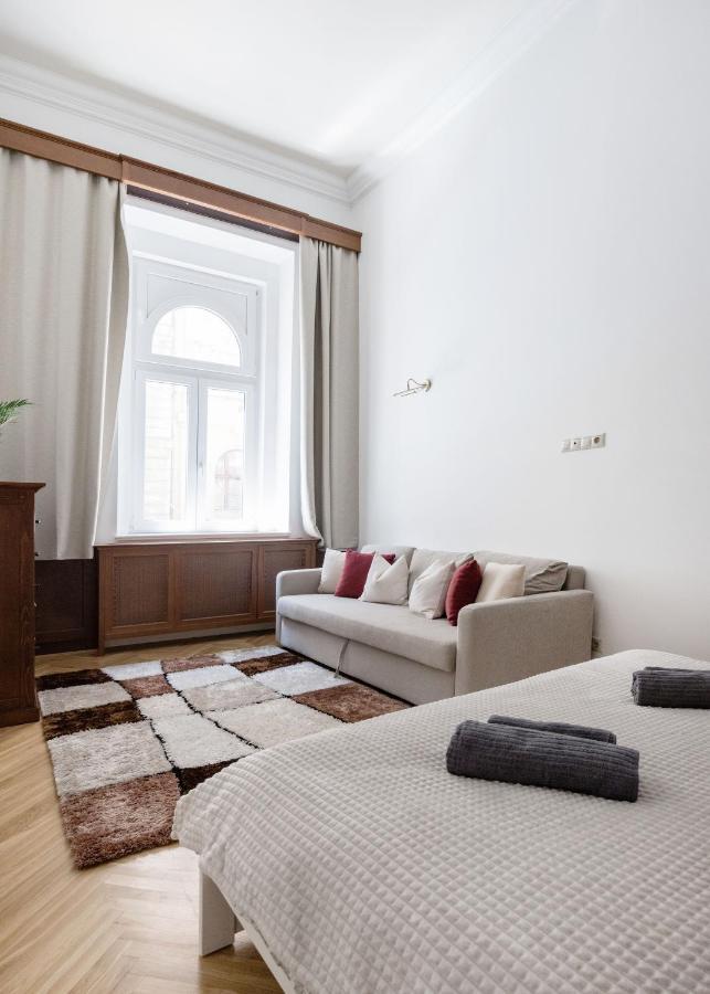 Luxe, Historic Home Near Downtown Landmarks 19Th Century Budapest Bagian luar foto