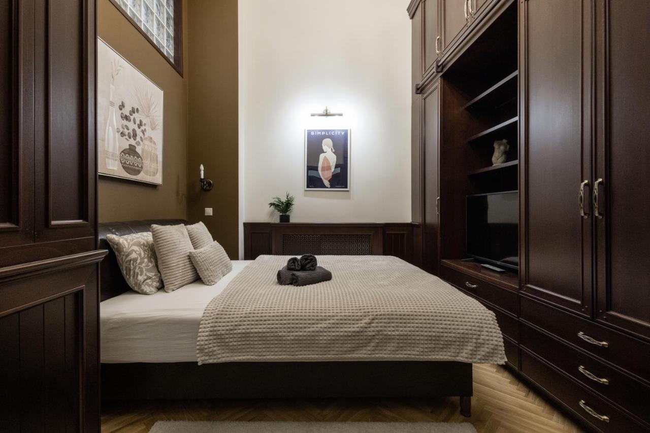 Luxe, Historic Home Near Downtown Landmarks 19Th Century Budapest Bagian luar foto