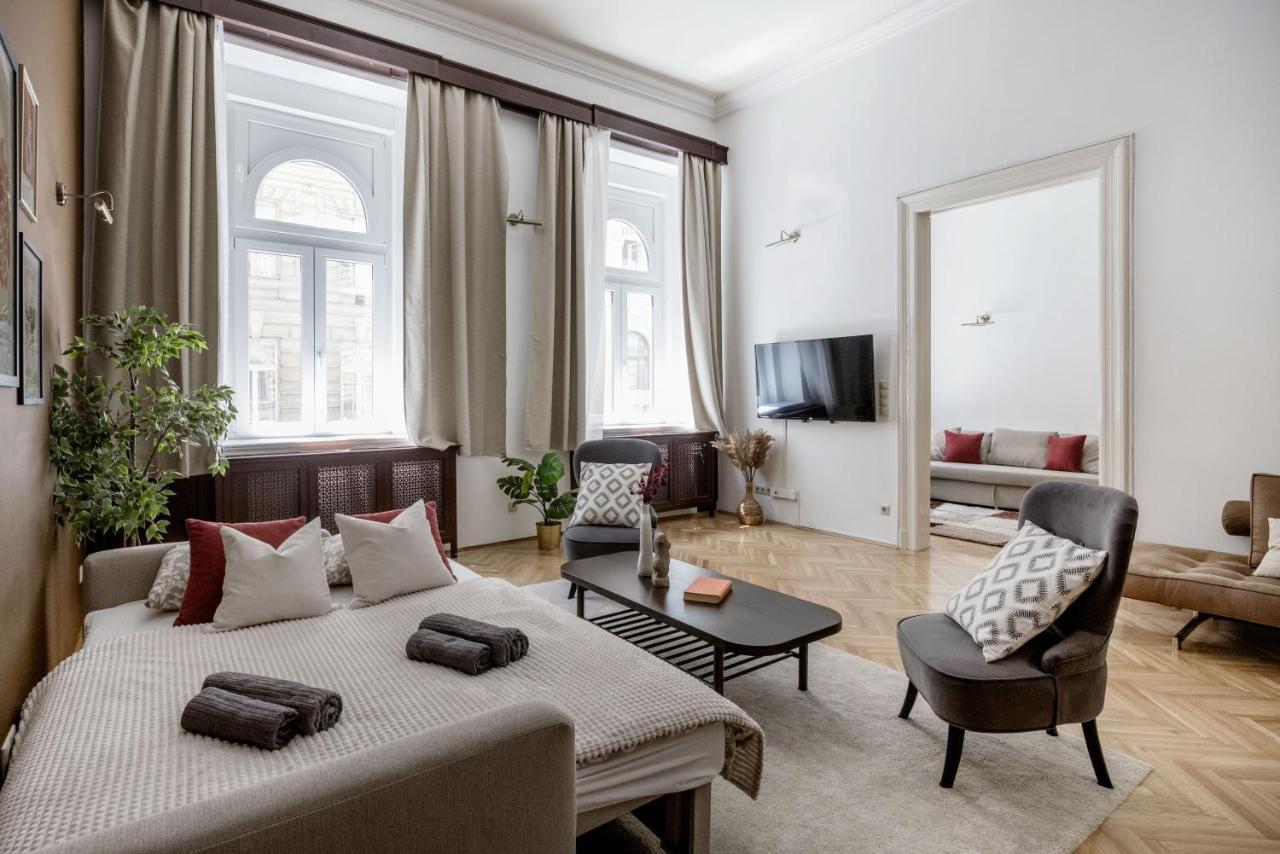 Luxe, Historic Home Near Downtown Landmarks 19Th Century Budapest Bagian luar foto