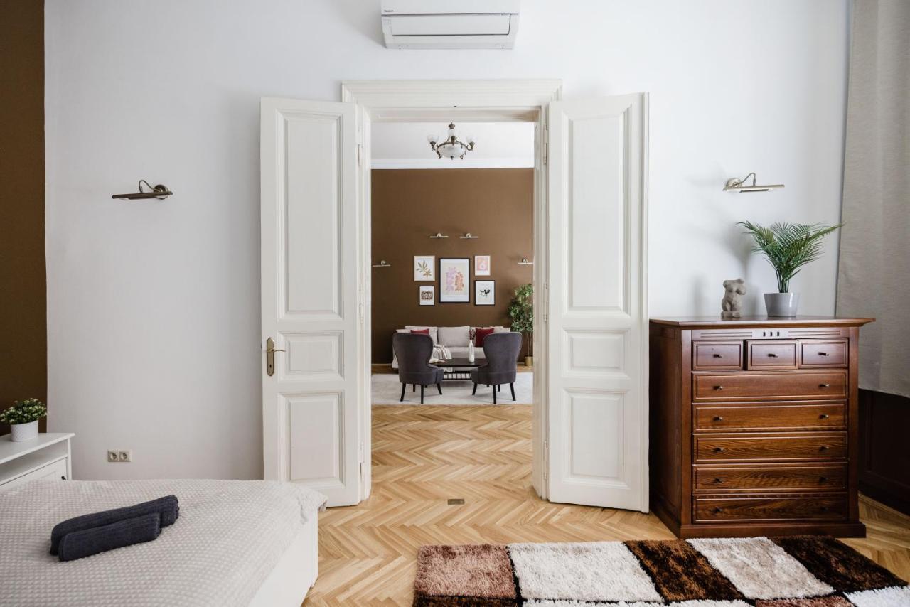 Luxe, Historic Home Near Downtown Landmarks 19Th Century Budapest Bagian luar foto
