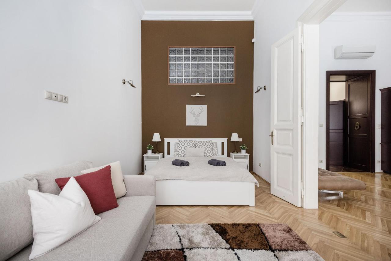 Luxe, Historic Home Near Downtown Landmarks 19Th Century Budapest Bagian luar foto