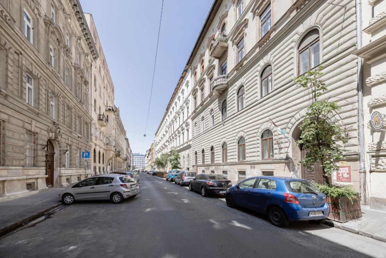 Luxe, Historic Home Near Downtown Landmarks 19Th Century Budapest Bagian luar foto